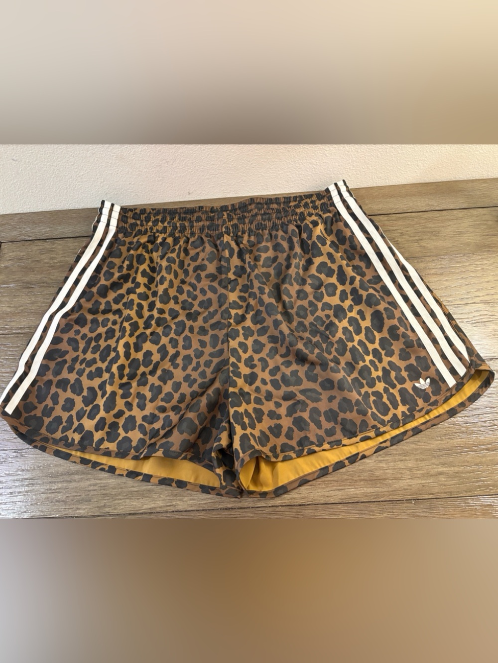 NWT [adidas] Originals Satin Lightweight Sprinter Shorts Leopard Print Womens XL - Picture 8 of 16